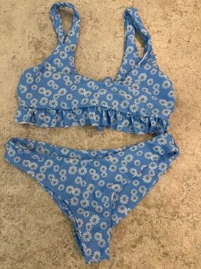 Zaful Blue Daisy Ruffle Two-Piece Swimsuit